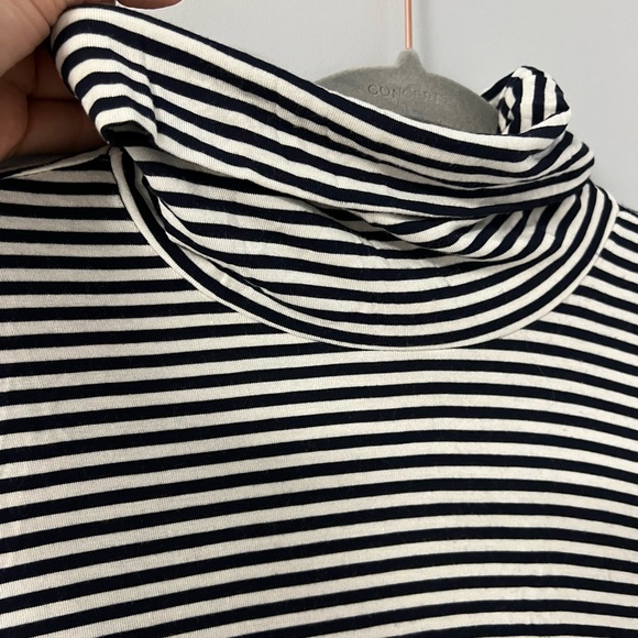 H&M stripped turtleneck - Picture 6 of 10